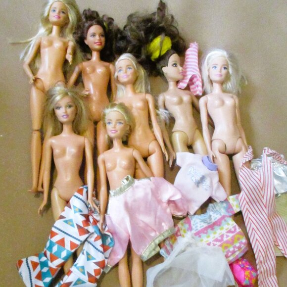 Lot of 7 Mattel Barbie Dolls And11 Mixed Accessories Outfits - Picture 1 of 3